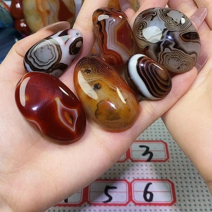 王***三未镶嵌玛瑙/玉髓珠宝奇石