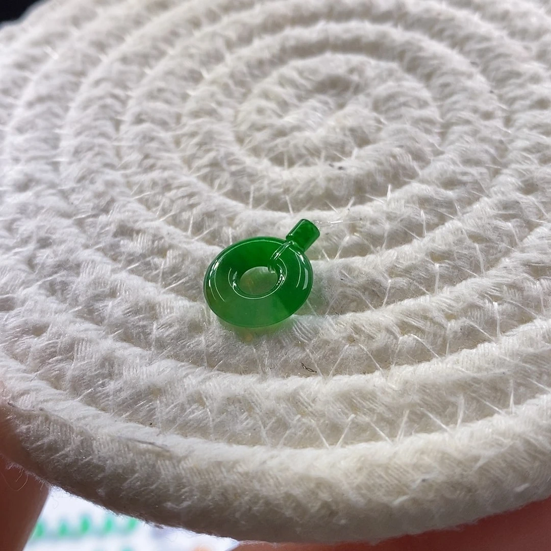 翡翠散珠浓绿甜甜圈