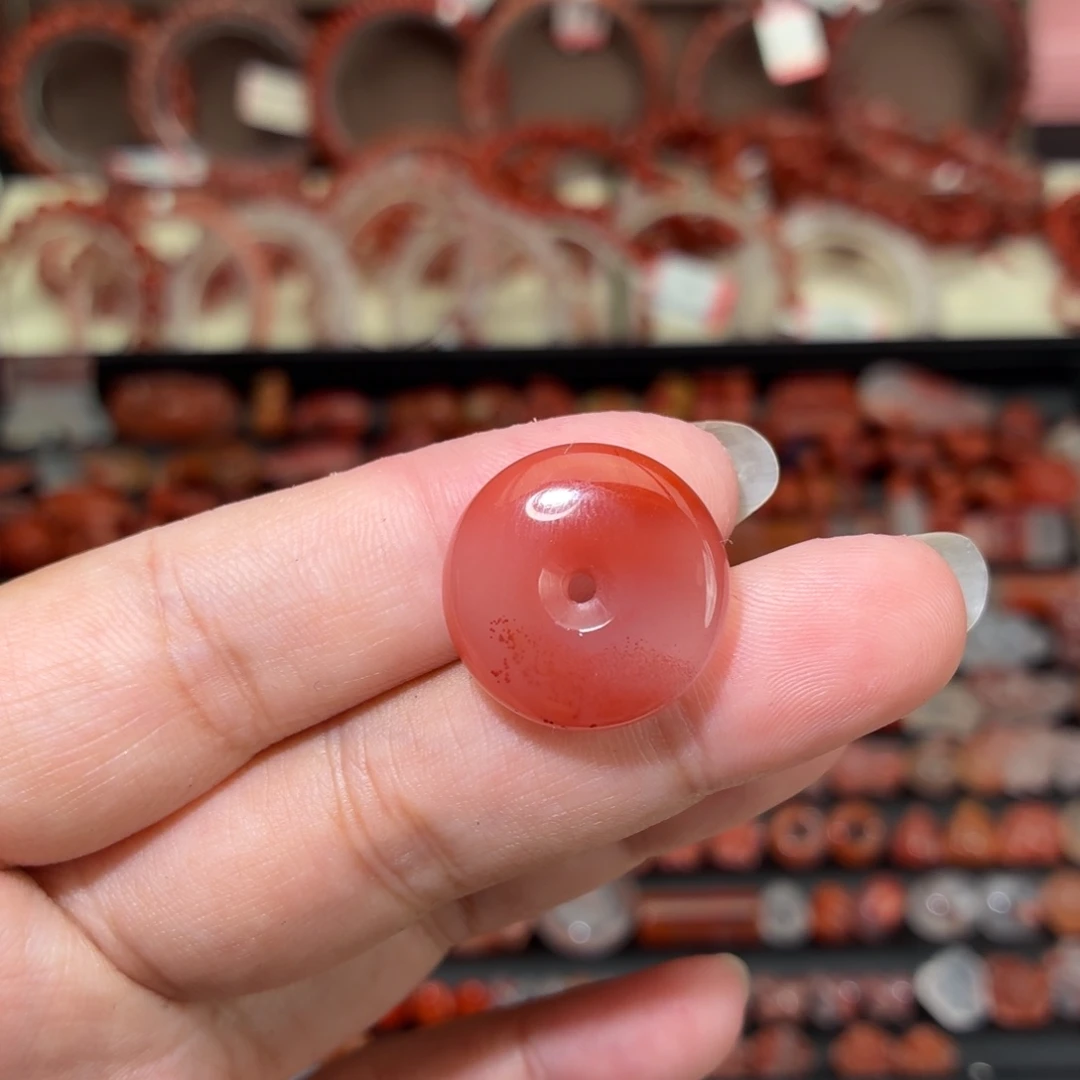 南红玛瑙未镶嵌颈饰平安扣