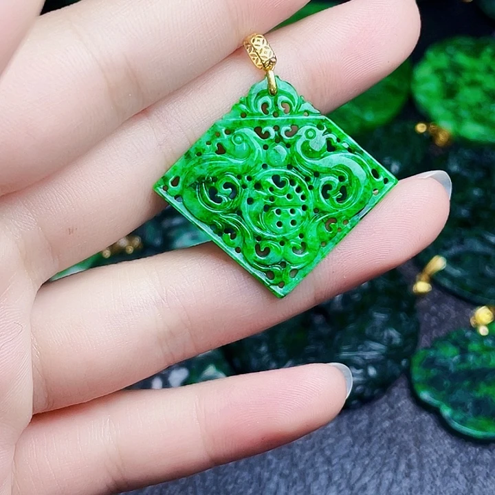 翡翠18K金镶嵌颈饰多样性