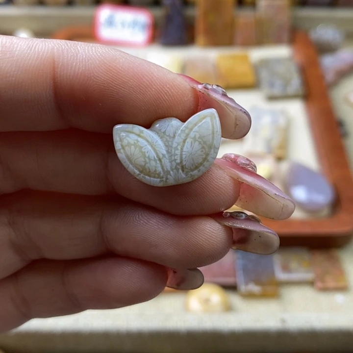 石英岩玉合金颈饰