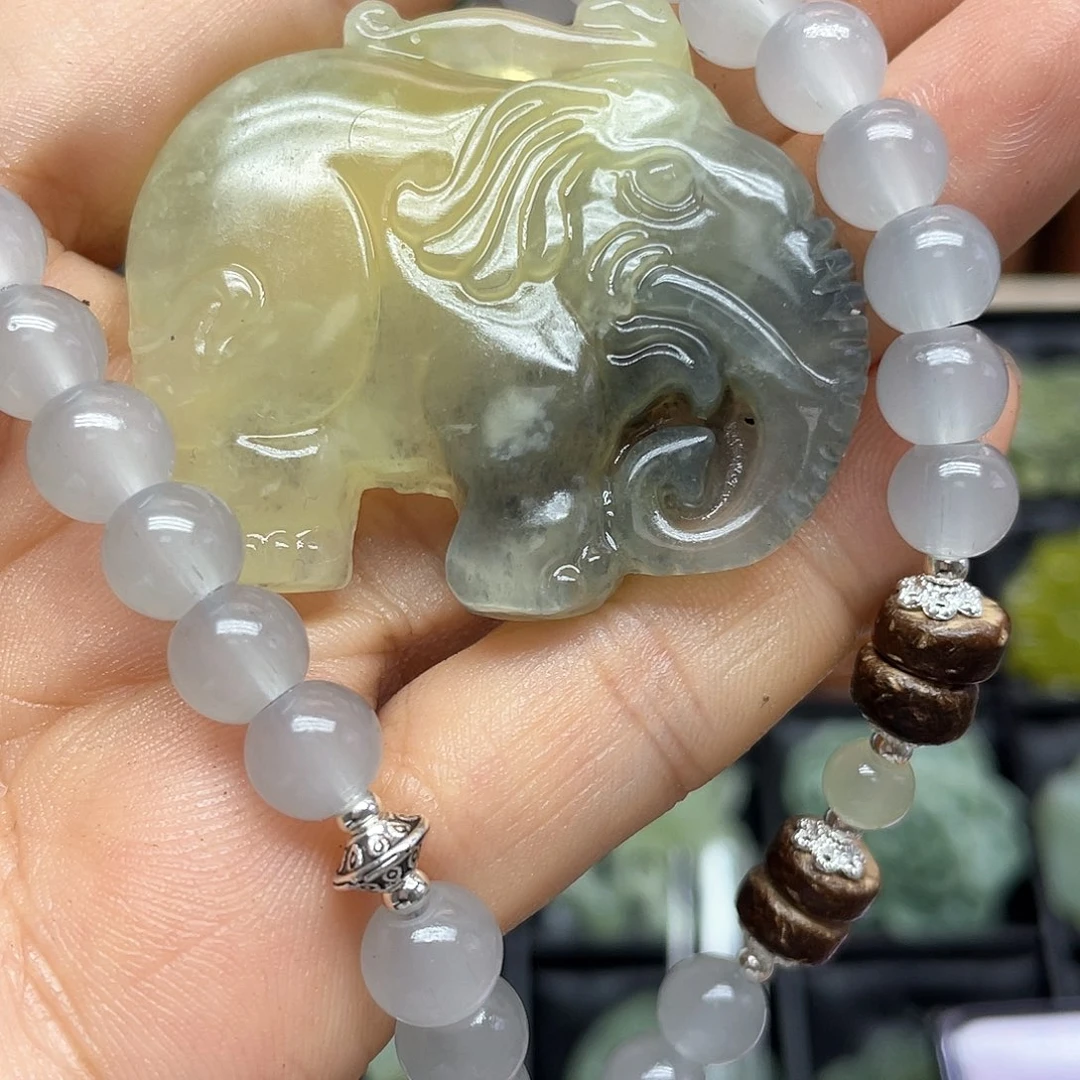 蛇纹石玉未镶嵌颈饰