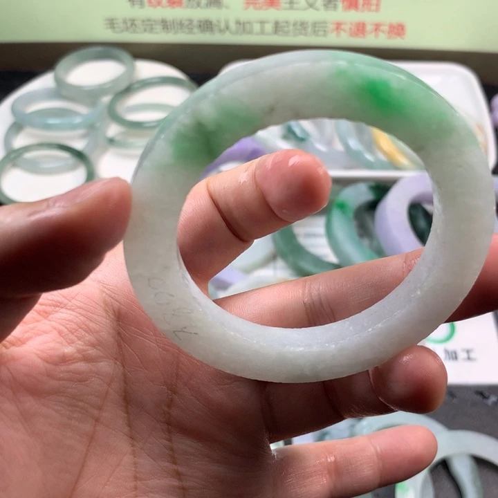 【闪购商品】定制翡翠手镯定制不退换未镶嵌寂***?