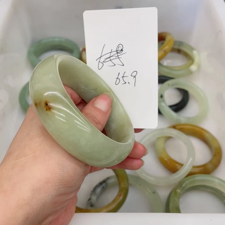 蛇纹石玉手镯未镶嵌江***人