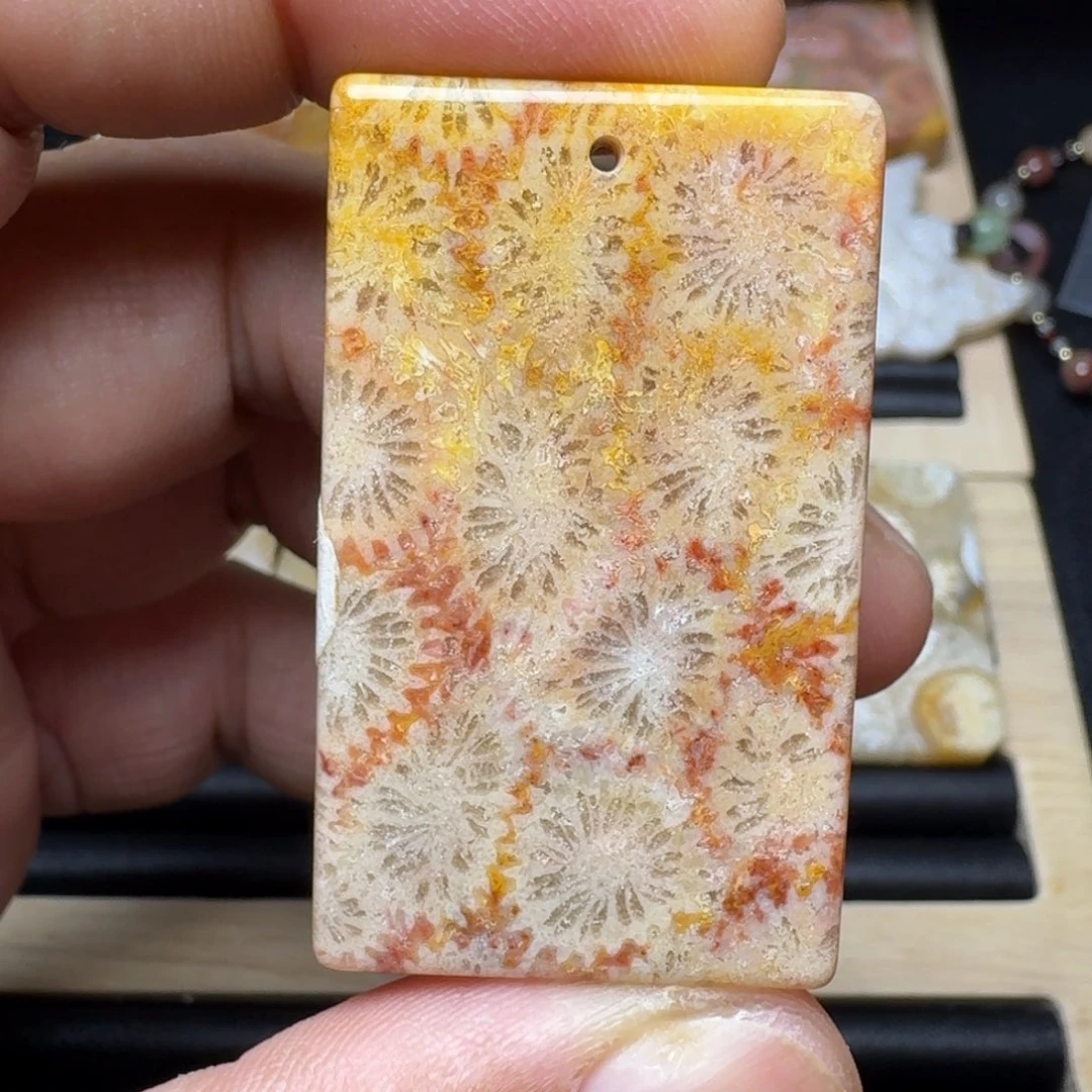 未镶嵌纯天然色有机玉石保真色硅化玉