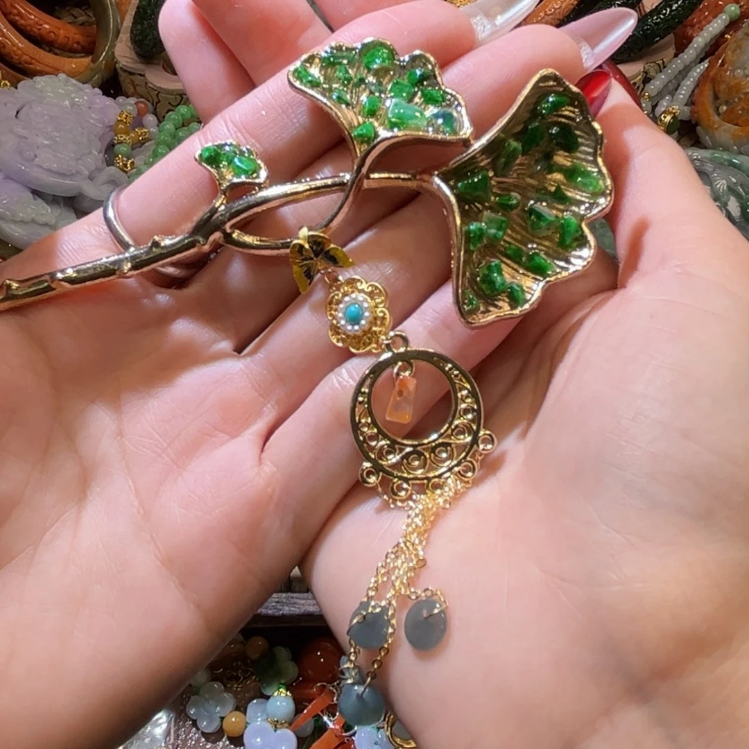 翡翠未镶嵌颈饰待编织