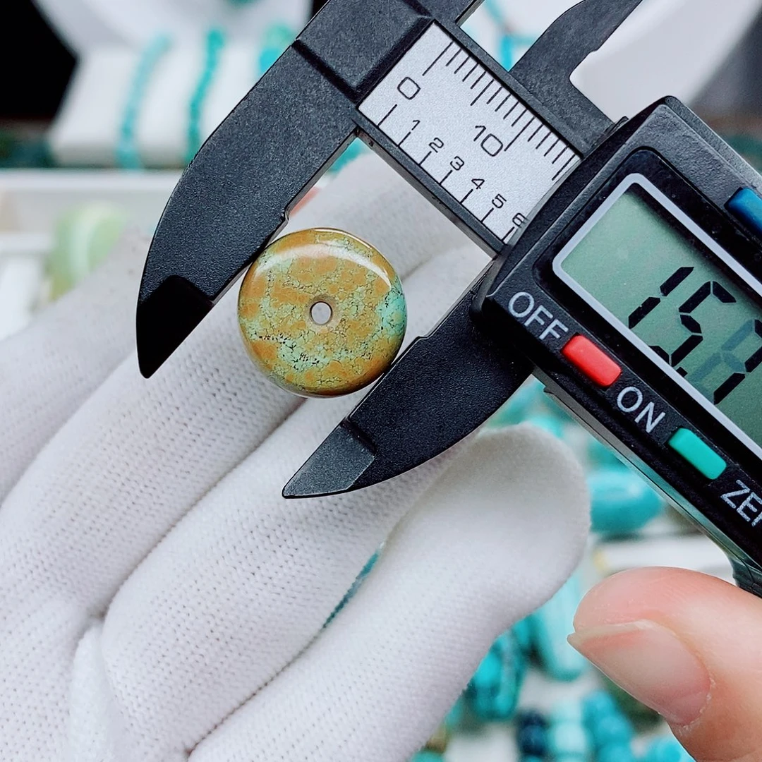 绿松石未镶嵌颈饰