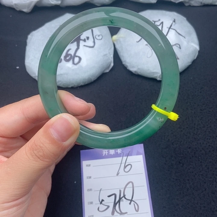 石英质玉（非洲翠）手镯未镶嵌76