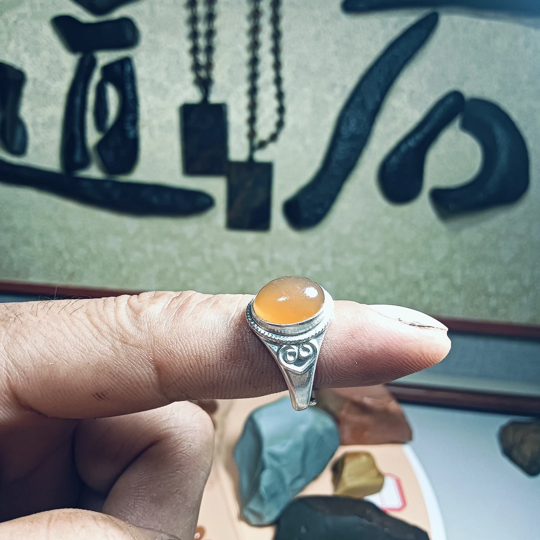 足银石英石（处理）戒指 纯手工加工的的，戒面宝石光的女士统一