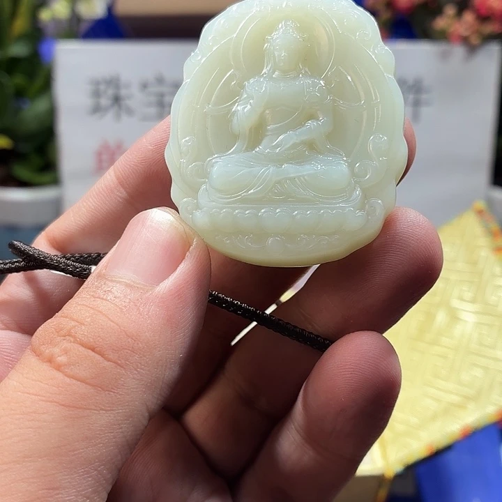 颈饰未镶嵌和田玉（糖玉）
