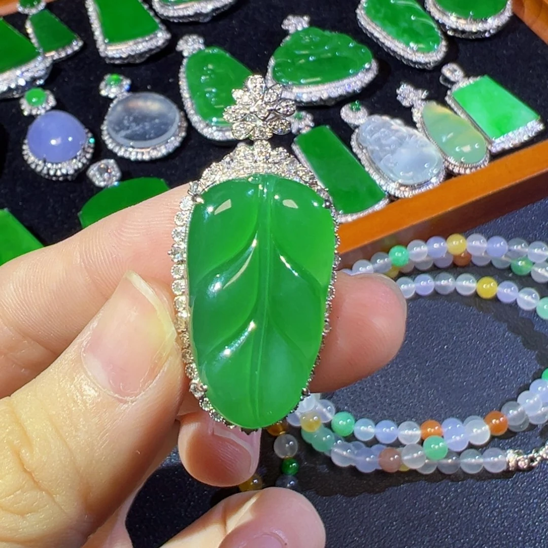 翡翠18K金镶嵌吊坠(赠链)