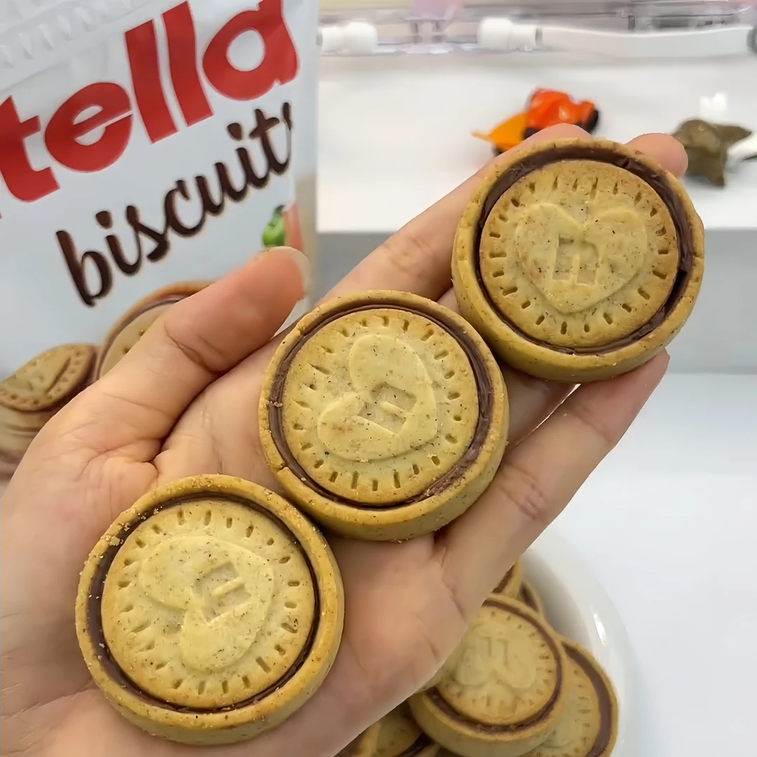 德国进口nutella能多益榛子巧克力酱夹心爱心饼干曲奇零食情人节