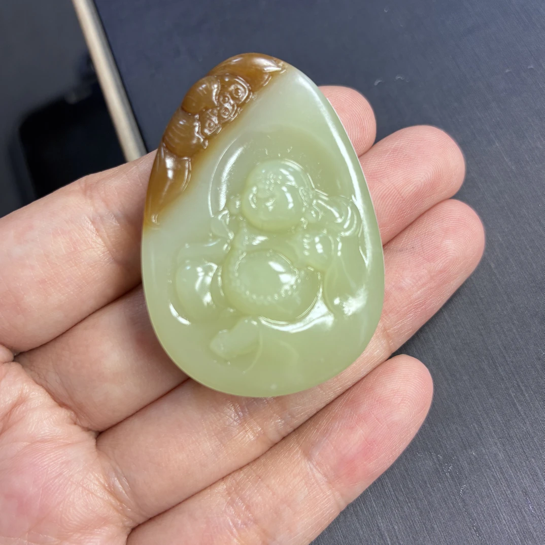 新疆和田玉且末糖白佛公吊坠