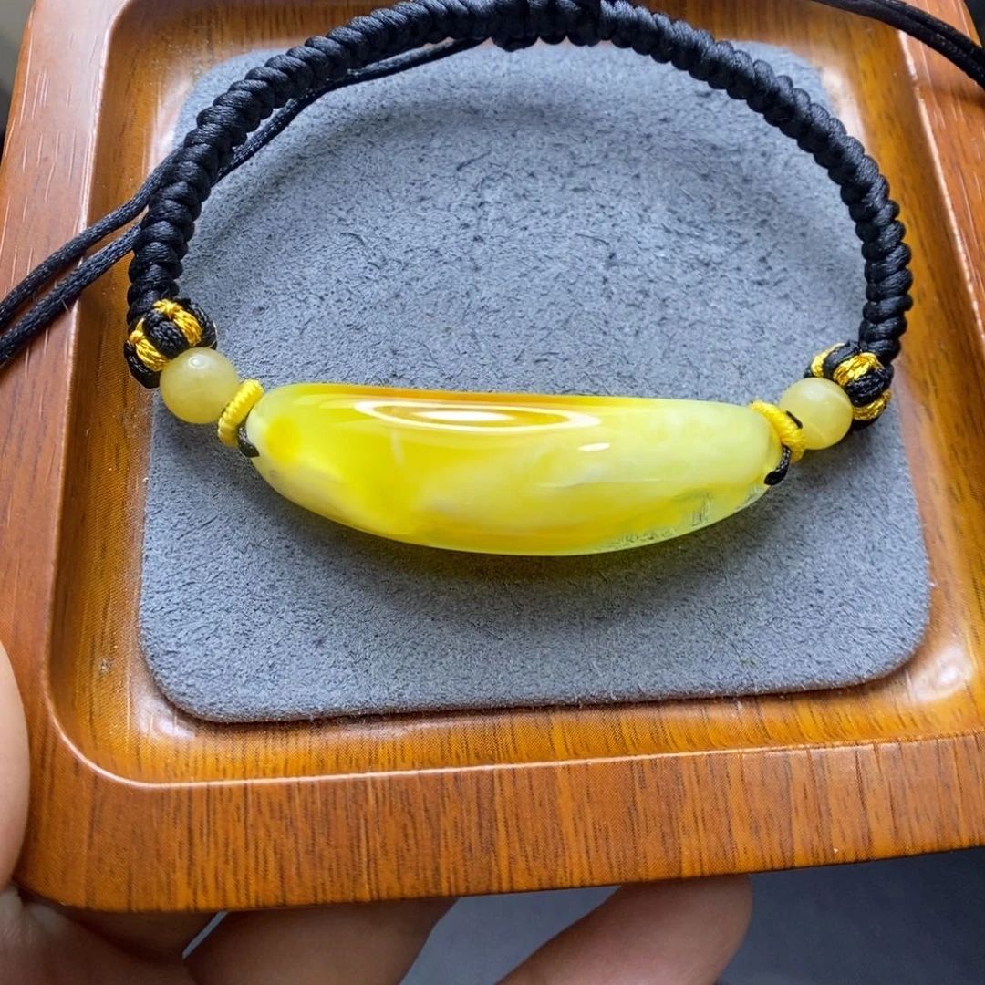 哥***”蜜蜡未镶嵌颈饰郎