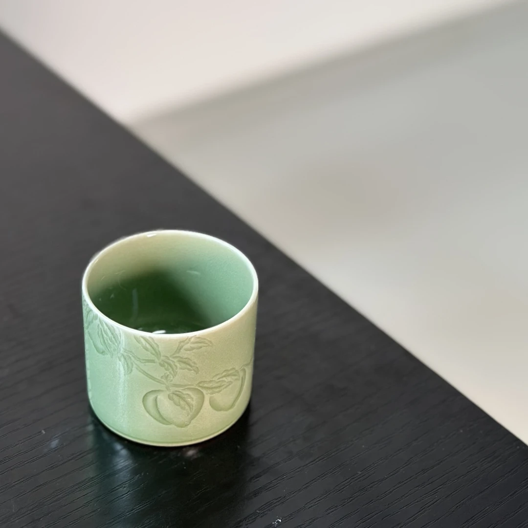 心悦茶器 龙泉青瓷桃满枝系列手工杯 主人杯 手工茶器
