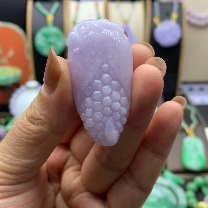 翡翠未镶嵌吊坠(赠链)