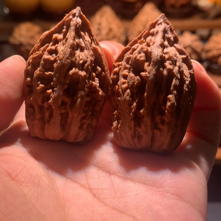 文玩核桃吊坠楸玥核28