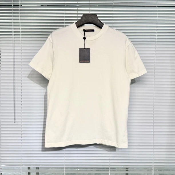 99新 LouisVuitton/路易威登 25新款 暗纹浮雕 短袖 T恤 M码 a633