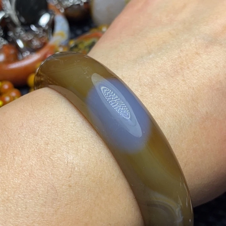 玛瑙/玉髓颈饰未镶嵌好*意