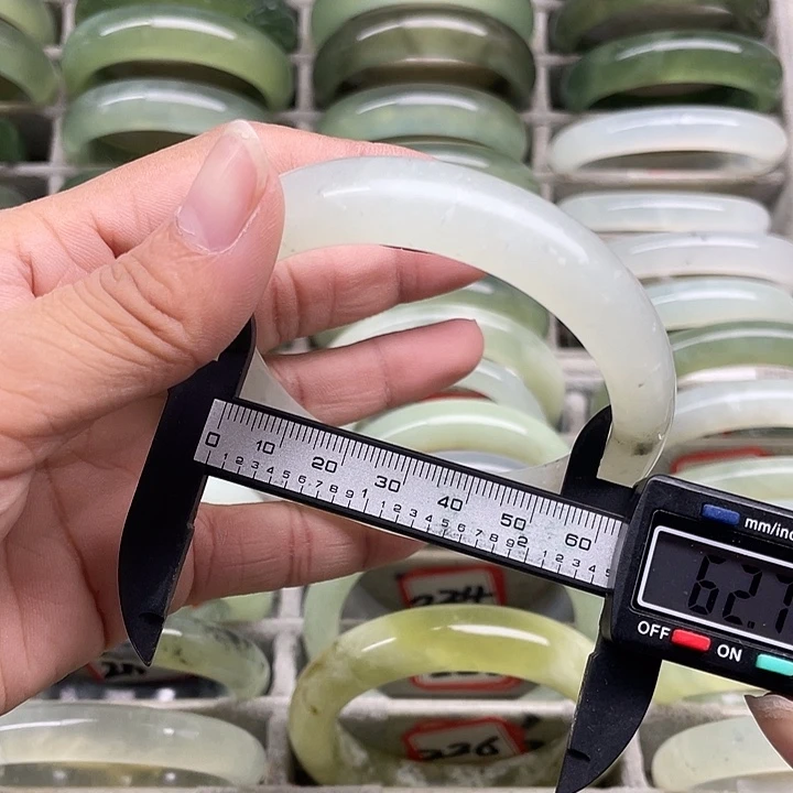 蛇纹石玉未镶嵌手镯228