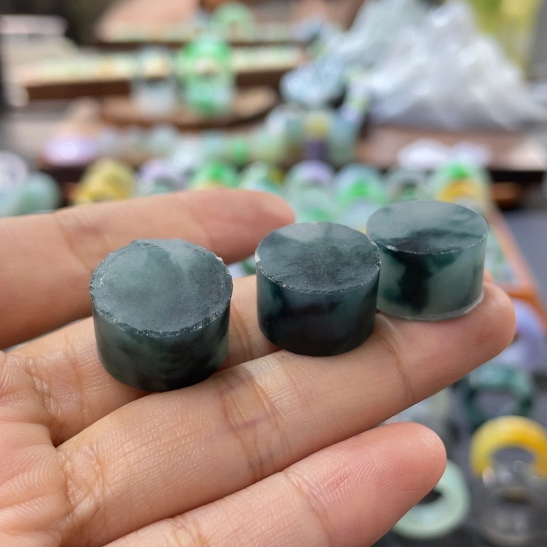 定制翡翠未镶嵌朋**老翡翠