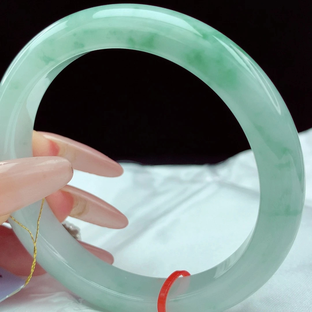 翡翠手镯未镶嵌56圈370