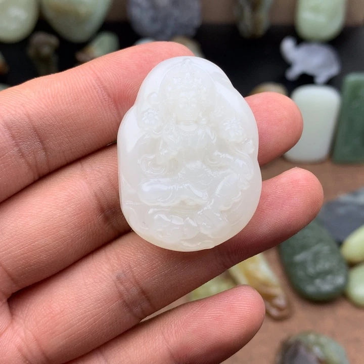 临***装和田玉未镶嵌挂件