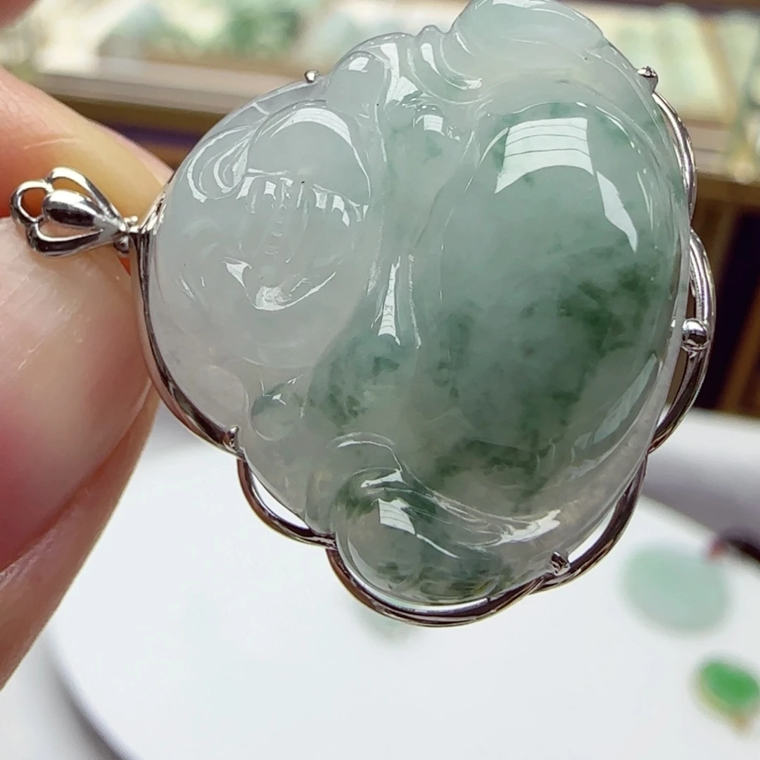 18K金镶嵌挂件翡翠佛