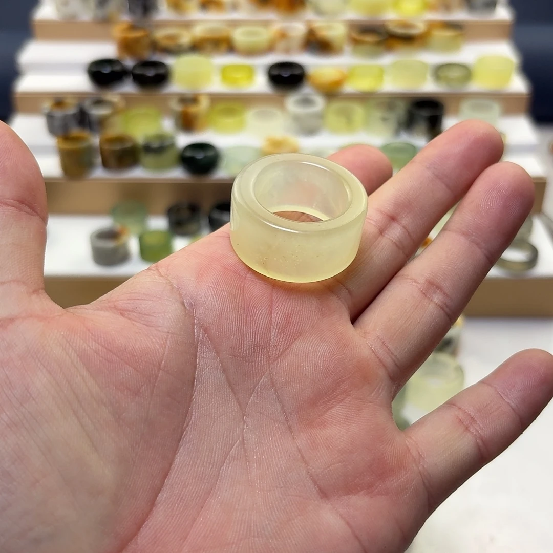 N***h蛇纹石玉未镶嵌戒指