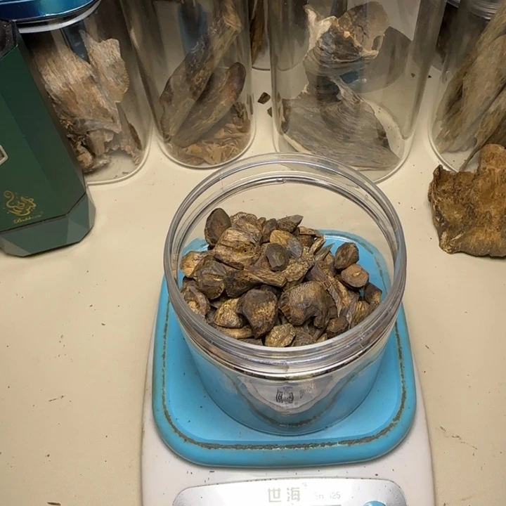 ****D树脂制品海南透顶绿树丁100克