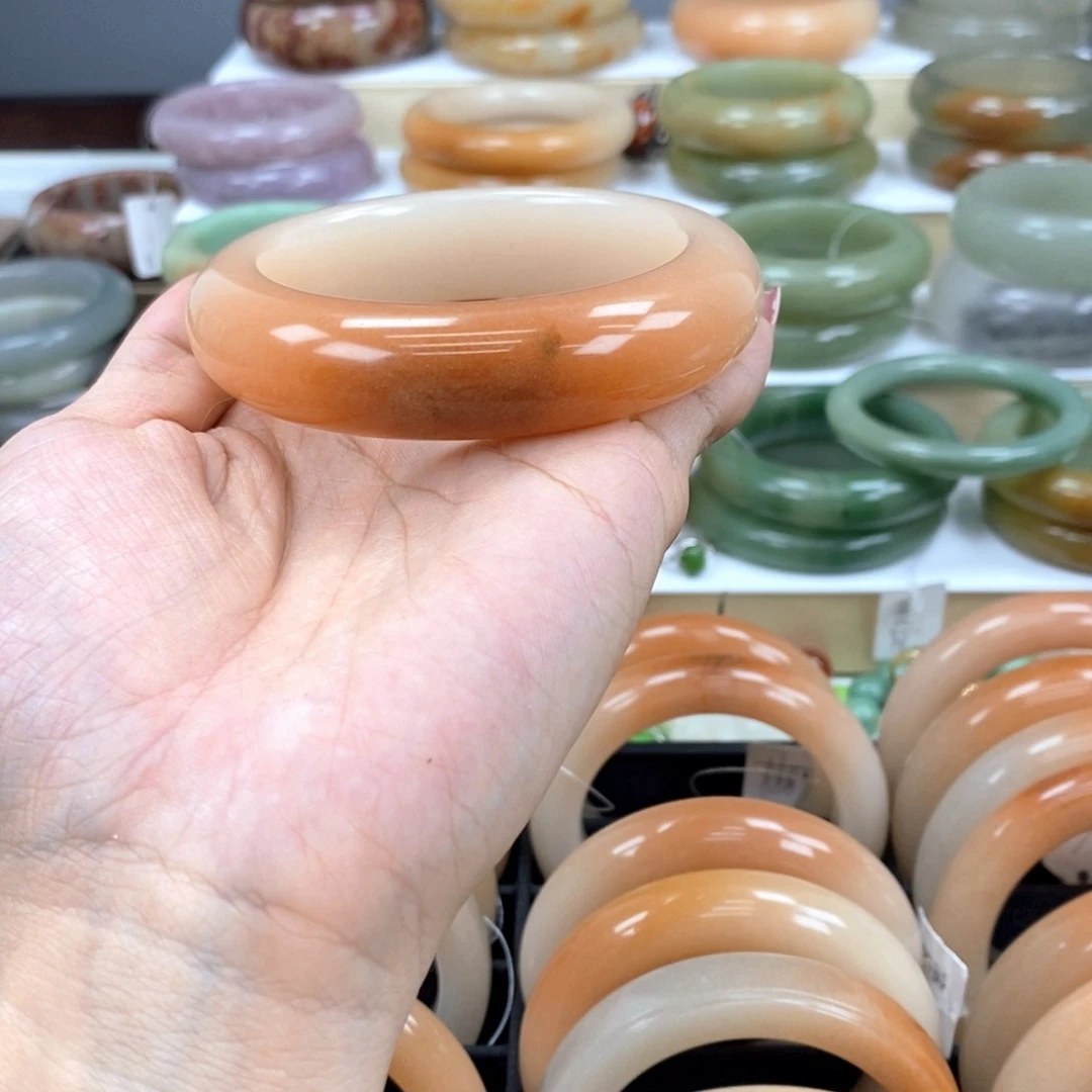 石英质玉手镯未镶嵌天****?