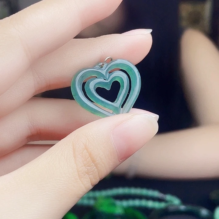 翡翠未镶嵌颈饰多样性