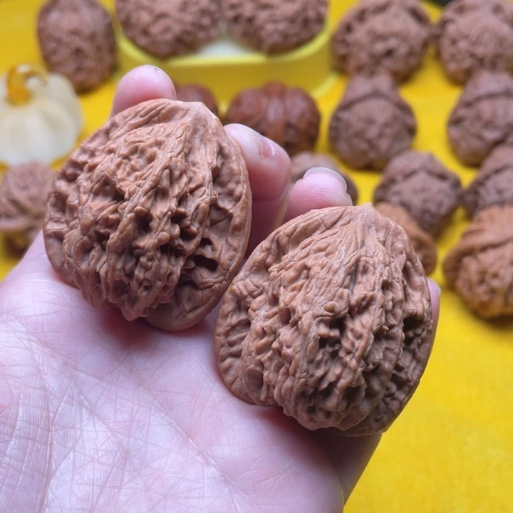 核桃麦虎精对41手把件