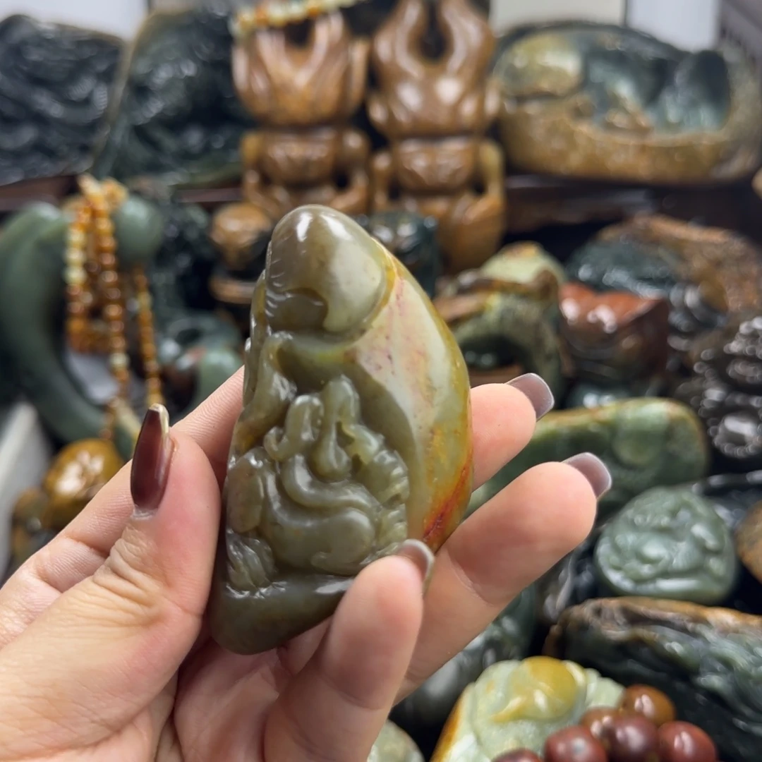 透闪石质玉未镶嵌珠宝奇石