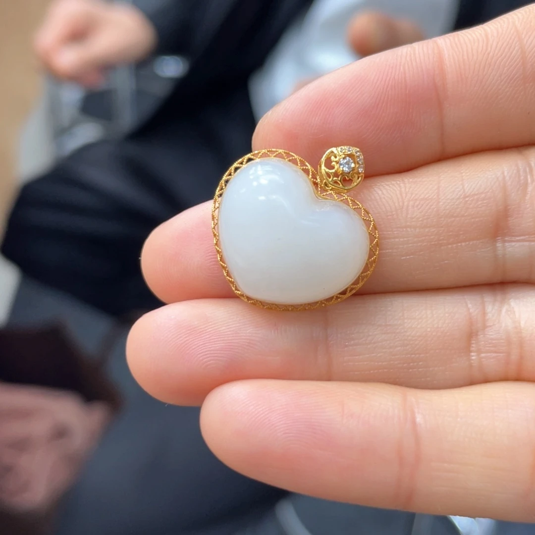 颈饰18K金镶嵌和田玉
