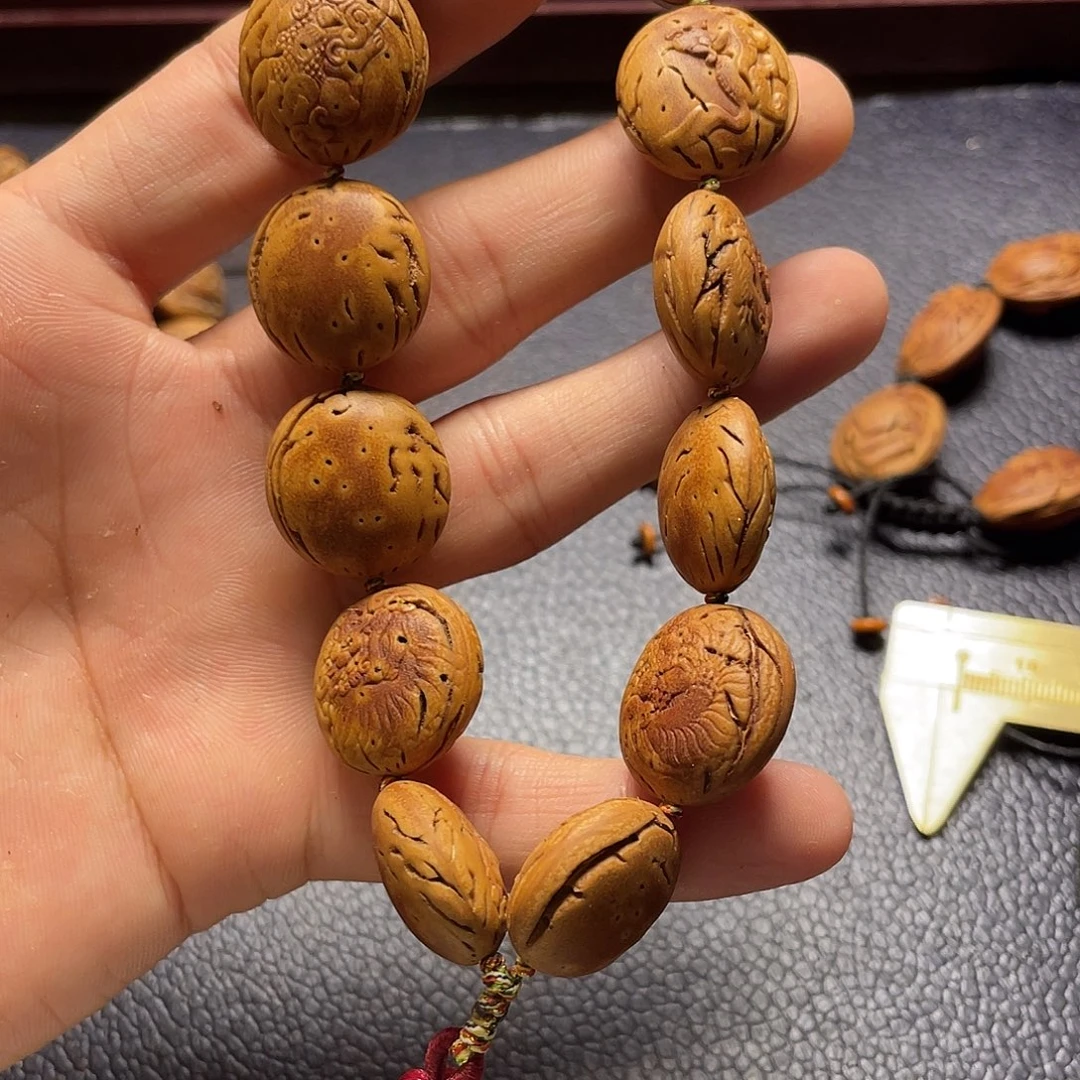 大桃核雕刻瑕疵皮裘