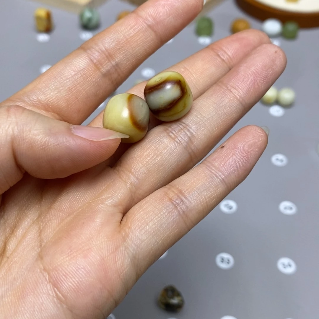 蛇纹石玉配饰合金秉*遊