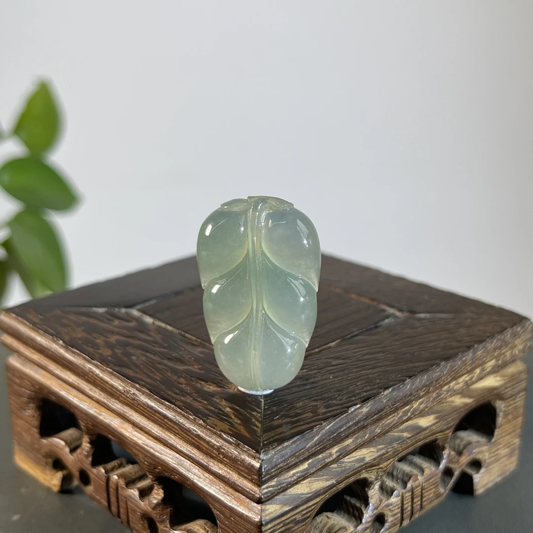 JGB15-205  天然缅甸A货翡翠  金枝玉叶