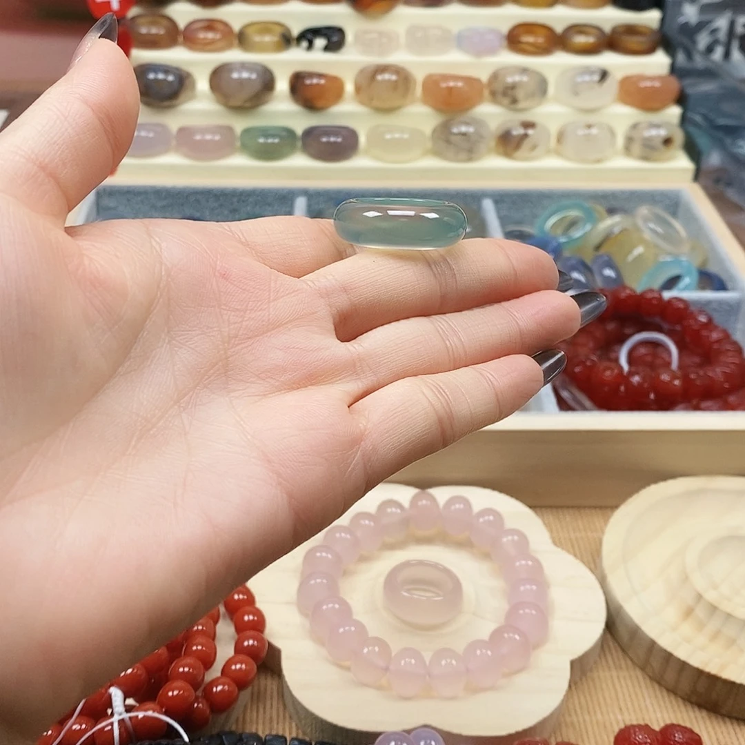 玥***)玛瑙/玉髓未镶嵌戒指