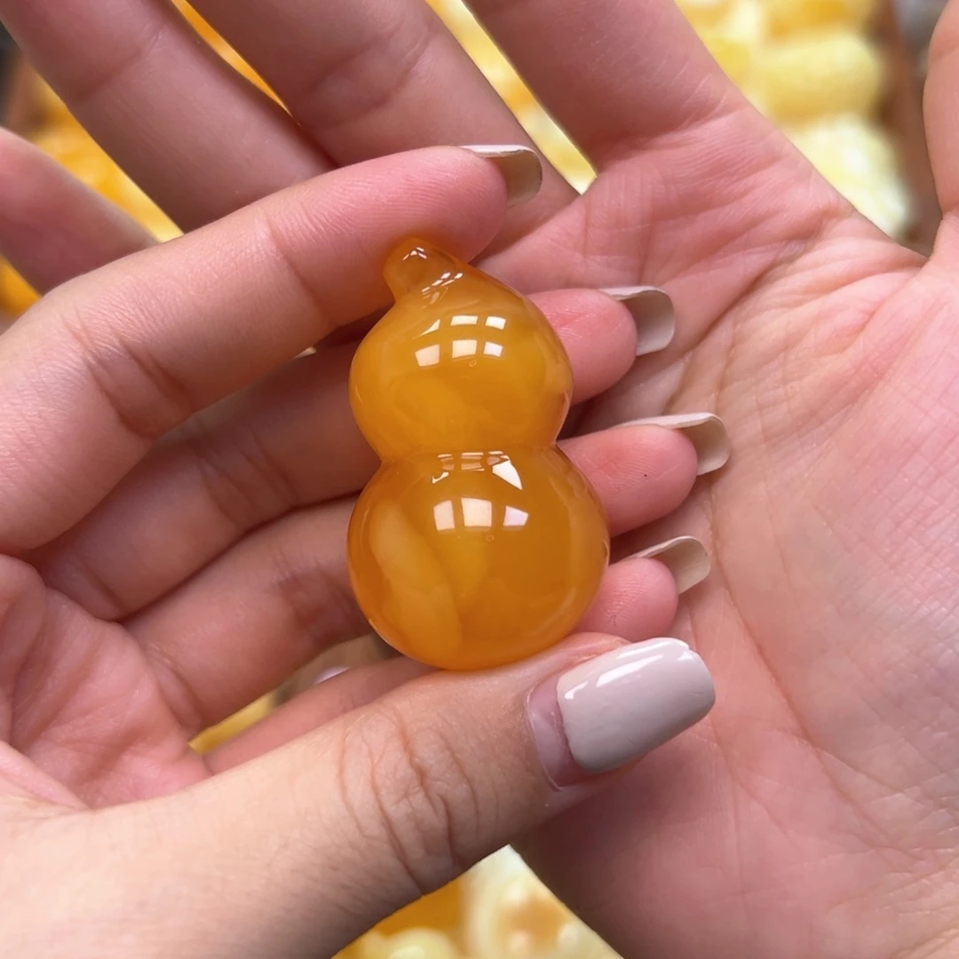 沙***博琥珀未镶嵌颈饰蜜蜡