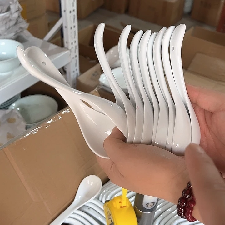 瓷片高白泥小勺十个，微瑕包邮
