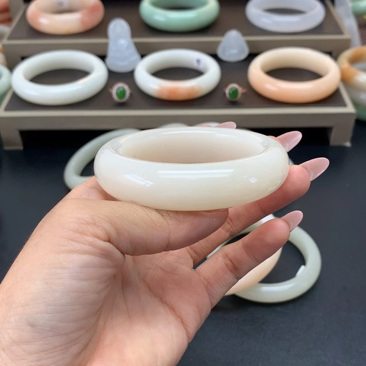 石英质玉手镯未镶嵌54