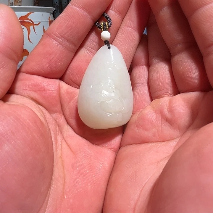 皆***喜和田玉未镶嵌颈饰