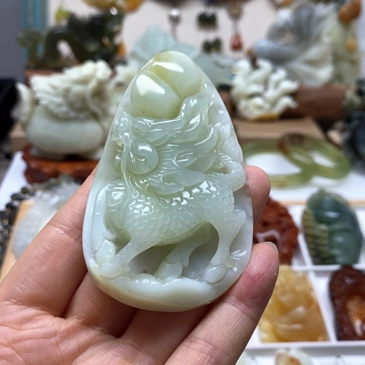 未镶嵌蛇纹石玉颈饰