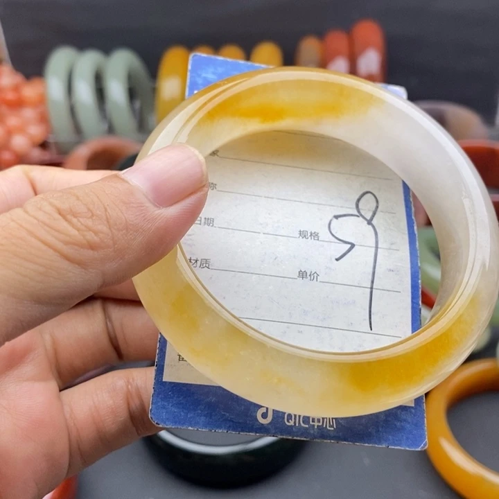 未镶嵌手镯石英质玉