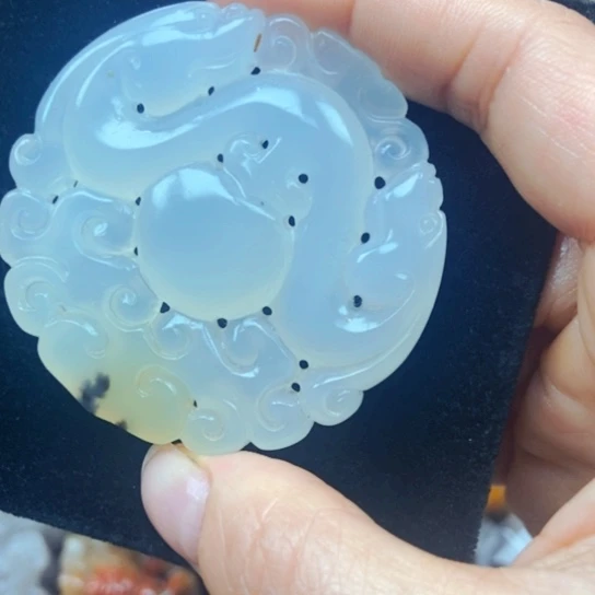 石英质玉（黄龙玉）未镶嵌颈饰