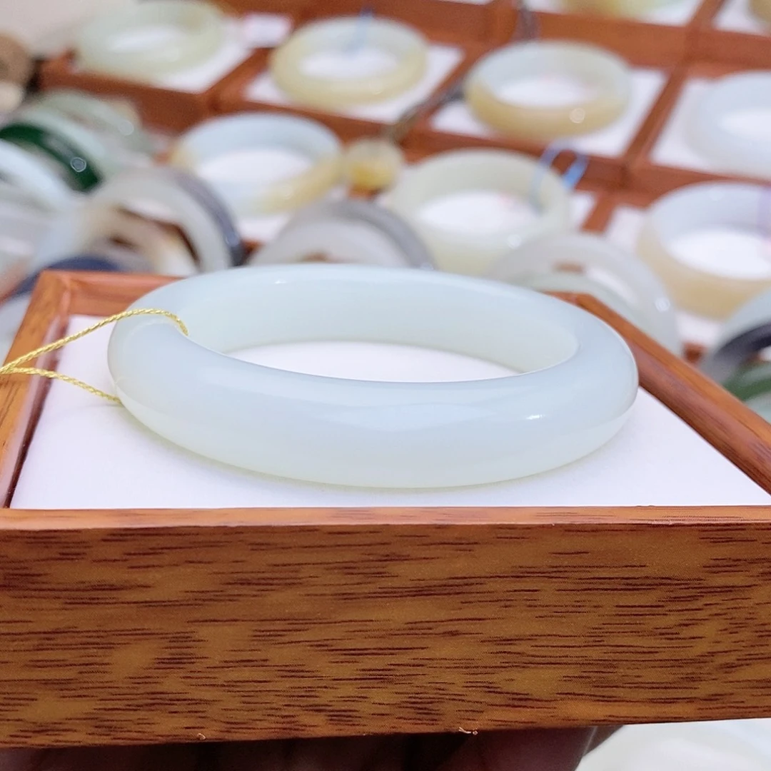 和田玉手镯未镶嵌52.8