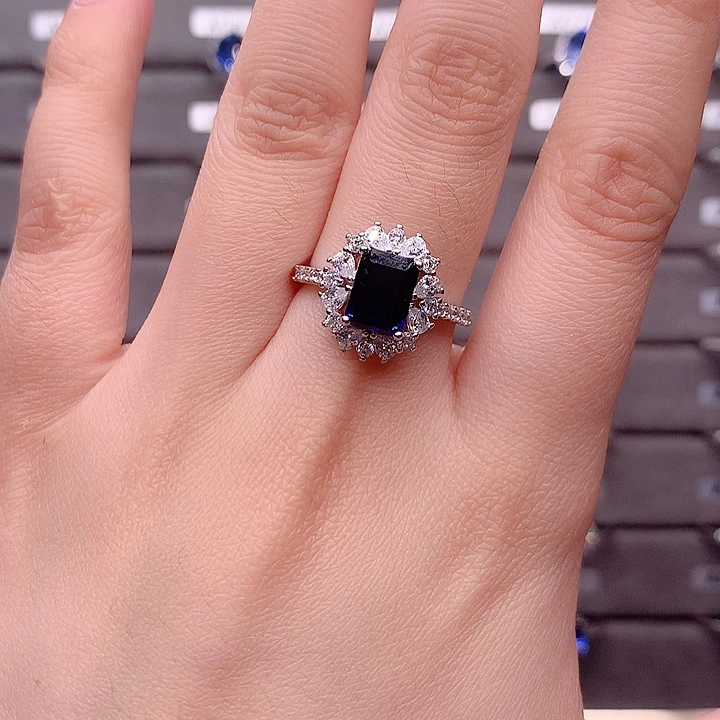 银S925镶嵌戒指蓝宝石