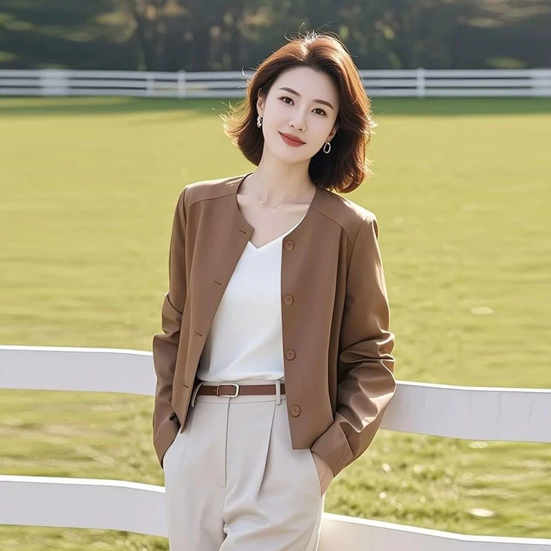 2025年新款高级小众不撞款设计感显瘦百搭卡其色夹克外套女
