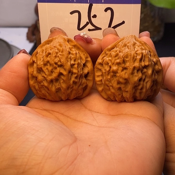 吊坠桃核金牛39无刀痕s